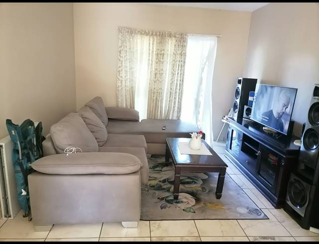 2 BEDROOM APARTMENT FOR SALE IN WATERVAL EAST